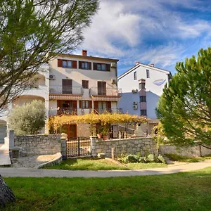 Elvis 1299 Apartman Vrsar