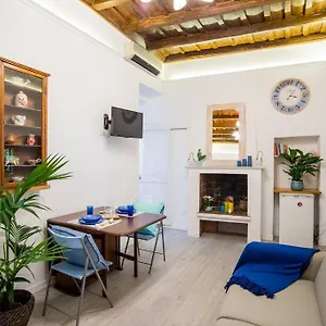 https://colosseum-panisperna-nina-apartament-with-terrace.it-romehotels.com